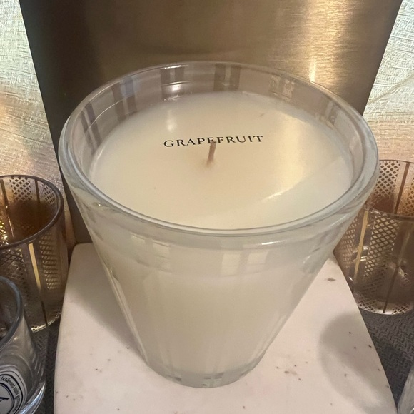 NEST Fragrances Grapefruit Candle - Black with Gold Accents - Picture 3 of 6